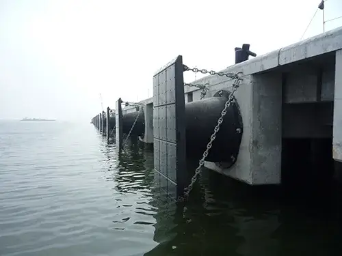 Plano de instalación de paneles de defensas portuarias