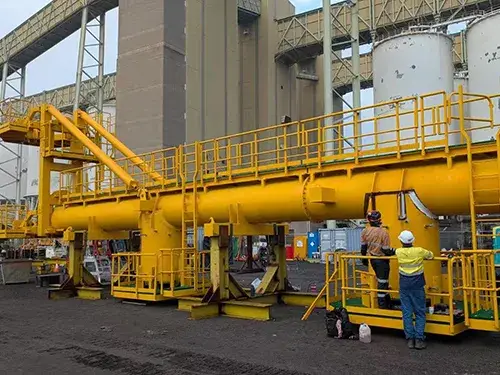Instalación en campo de estructura de pilotes tubulares