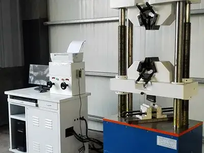 Máquina universal de pruebas
