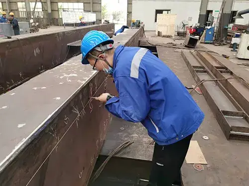 Fabricación e inspección de defensas marítimas