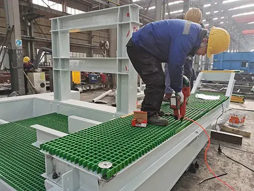 Instalación de rejillas de fibra de vidrio (FRP)