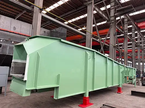 Carcasa para equipos de transporte de materiales