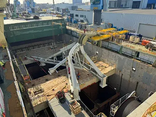 Instalación en campo de estructuras de acero para buques